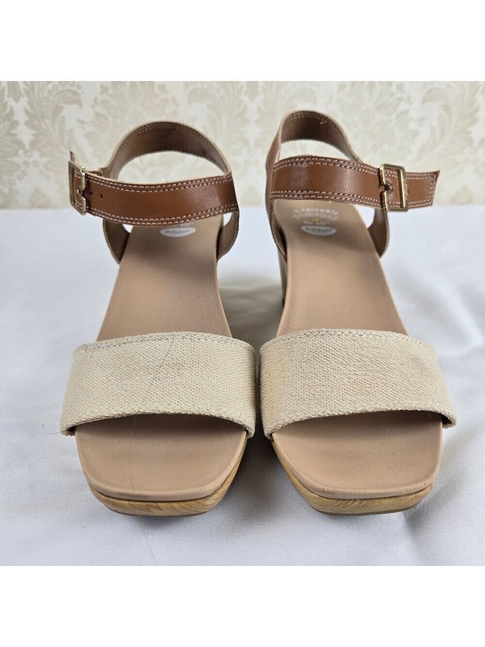 Dr. Scholls Size 7.5M "Glimmer" Cream Textile Faux Leather Wedge Sandals Buckle